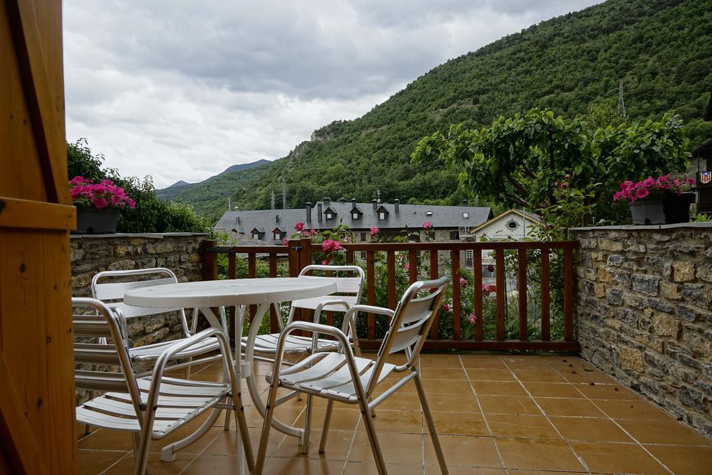 Apartaments El Ribal Valencia D'Aneu Buitenkant foto