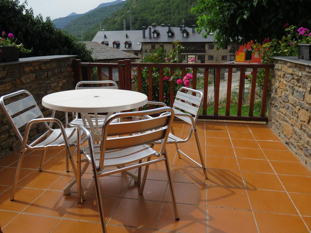 Apartaments El Ribal Valencia D'Aneu Buitenkant foto