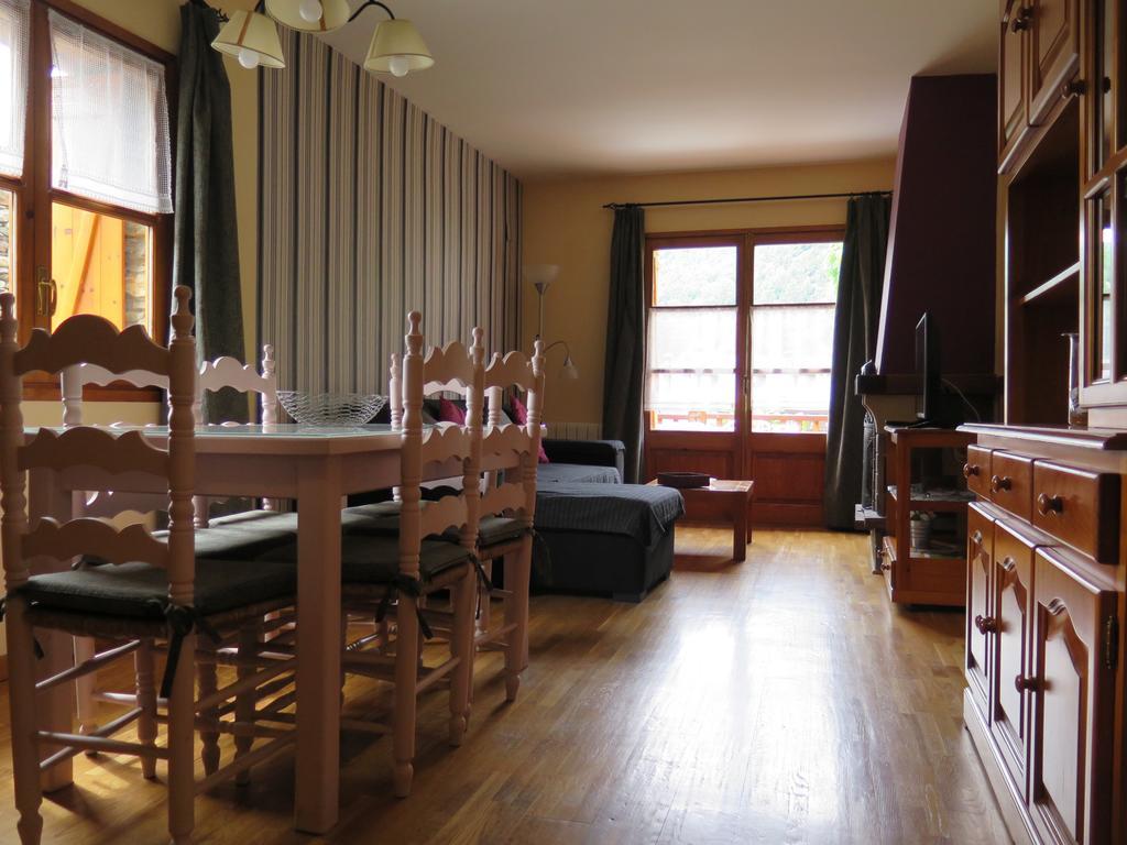Apartaments El Ribal Valencia D'Aneu Buitenkant foto