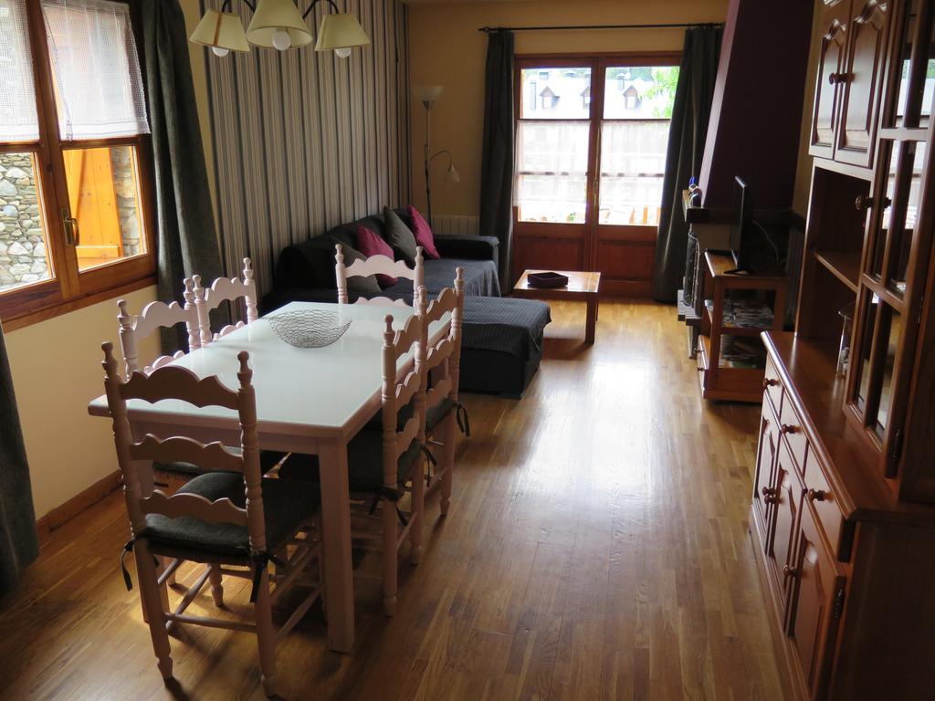Apartaments El Ribal Valencia D'Aneu Buitenkant foto